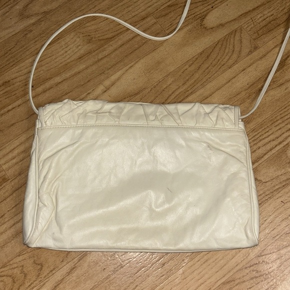 Vintage off white rectangle textured purse - Picture 2 of 7